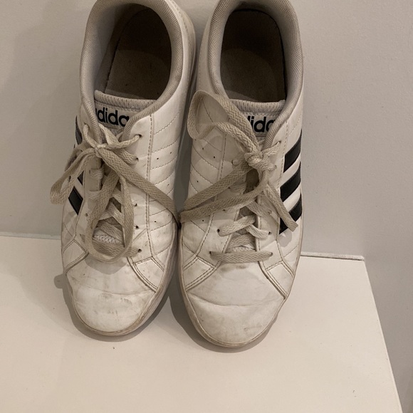 Adidas sneakers for women size 9 - Picture 3 of 4